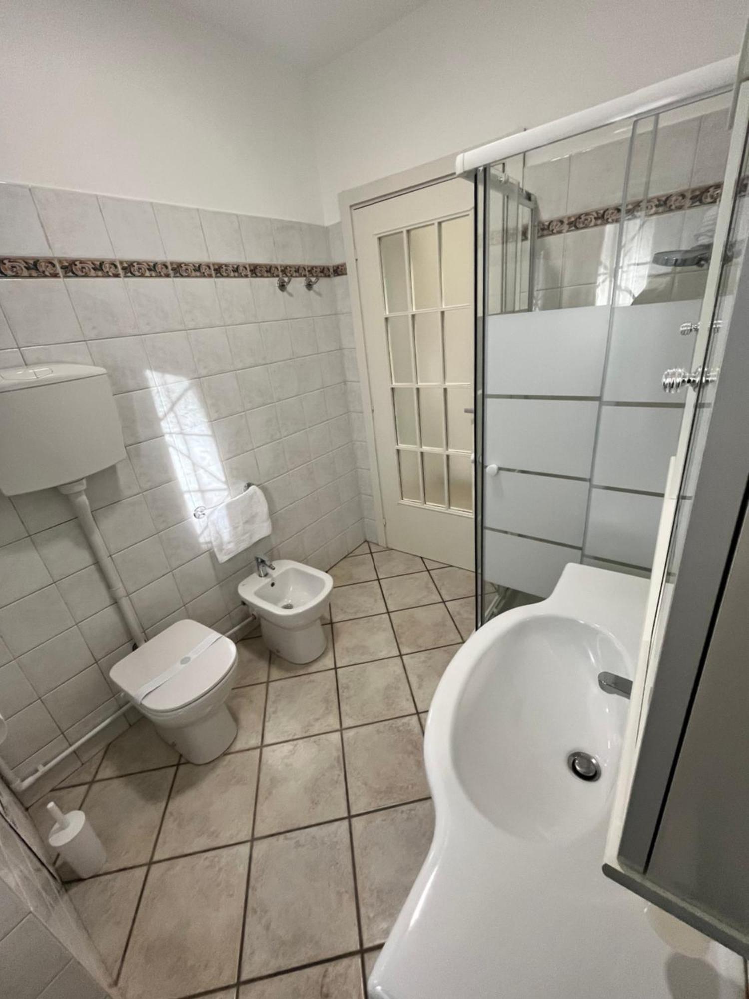 Appartamento In Villa Nico'S Home Gallarate Eksteriør billede